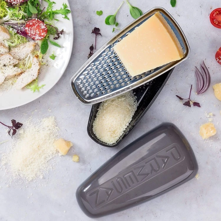 Parmesan Rivejern Med Opbevaring 1 Parmesan Rivejern Med Opbevaring